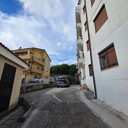Apartment Eni